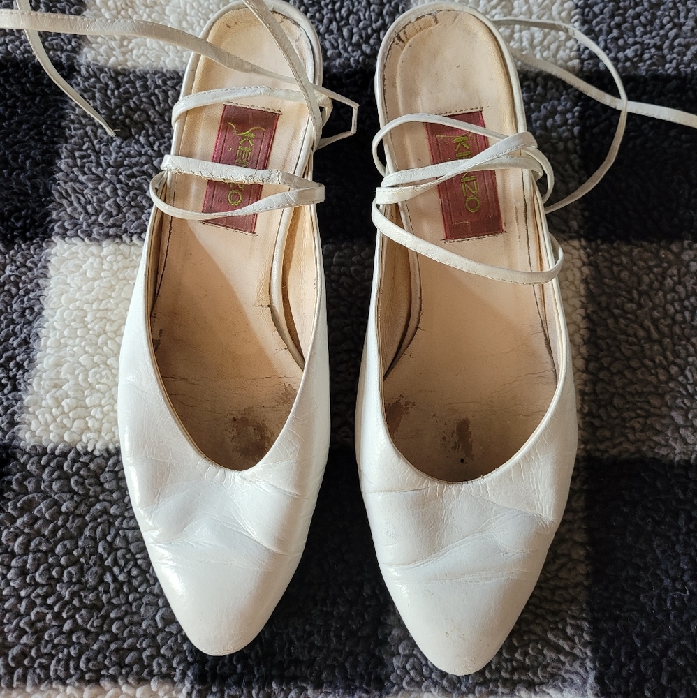 Kenzo white leather low heels sz6 (need repairs)